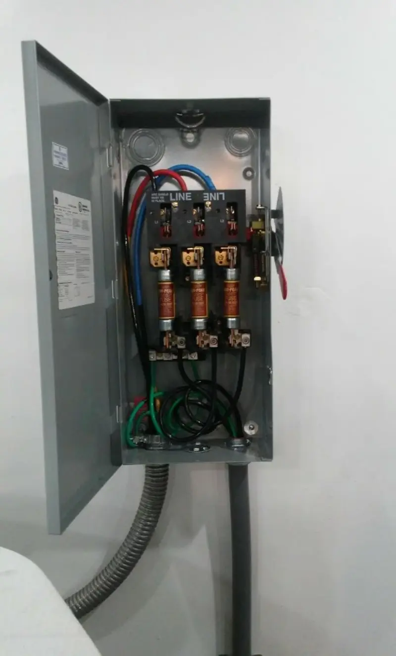 Three-phase disconnect switch installed for Smoke Detector Installation in New Hampton